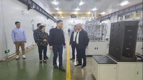雅迪科技集团董事局主席董经贵、总裁钱静红一行莅临长鹰尊龙时凯人生就是搏官网参观交流