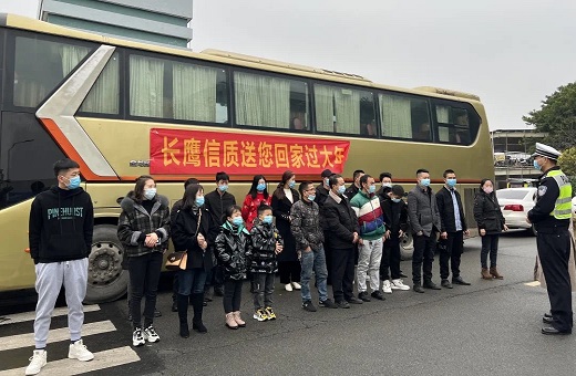 尊龙时凯人生就是搏官网大巴送外省员工回家过年